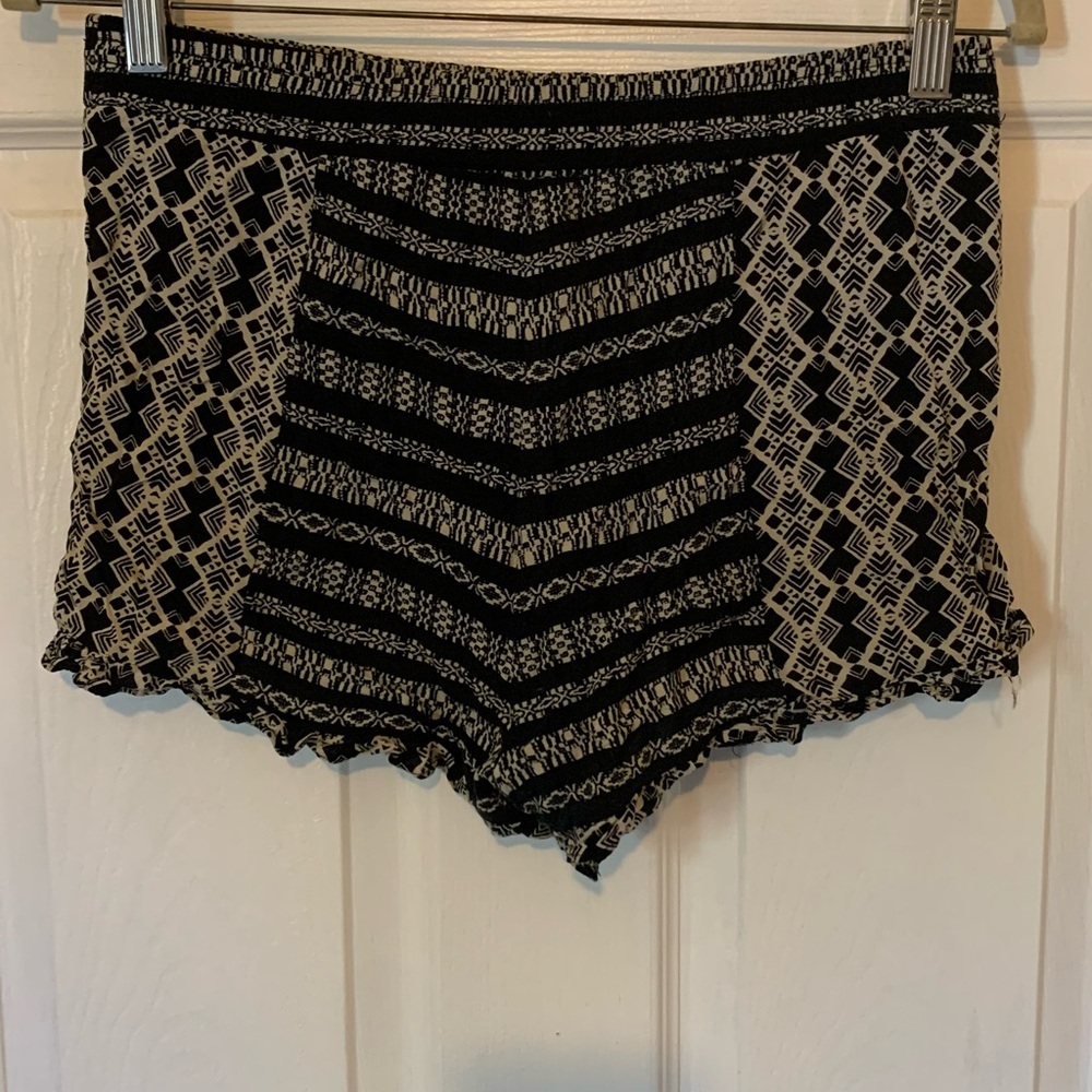 No Boundaries Black and Cream Patterned Shorts
